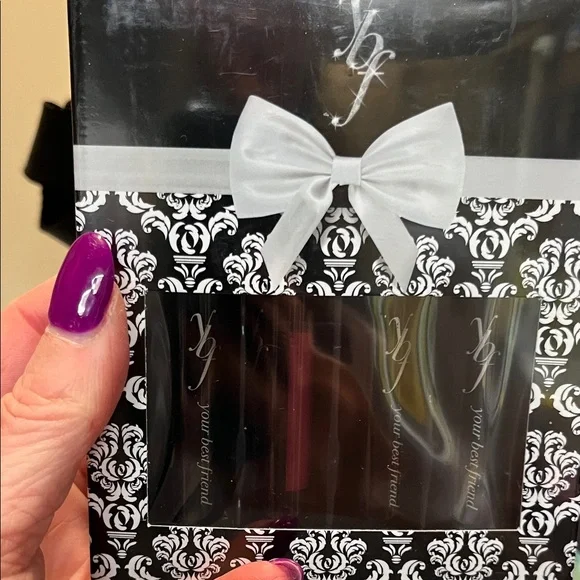 EUC Juicy Couture Sport Yourself overnight weekender duffle bag blk with roses - Picture 12 of 16